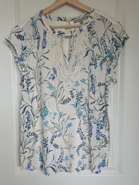 Daniel Rainn Cream Floral Crochet-Trim Tunic Tee